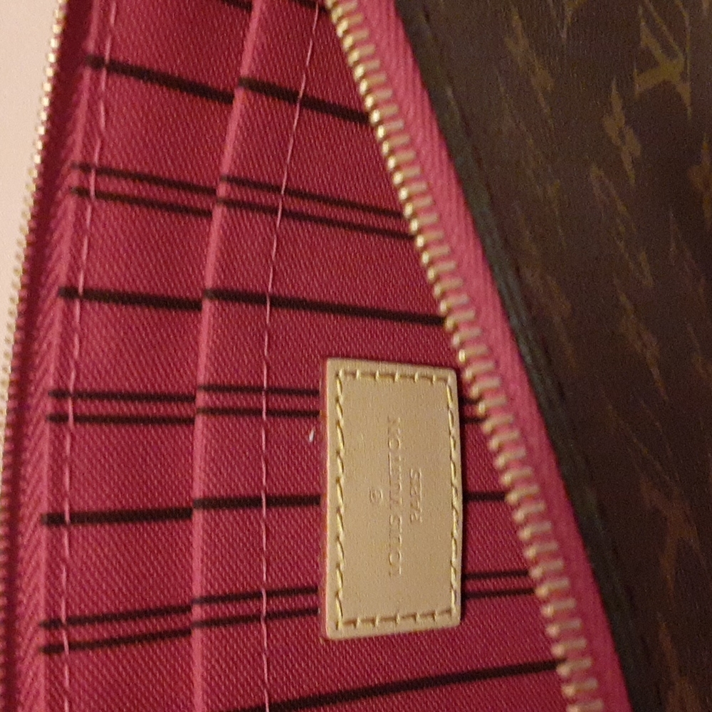 Brand new! Louis Vuitton Pochette, FLAWLESS - Picture 5 of 6
